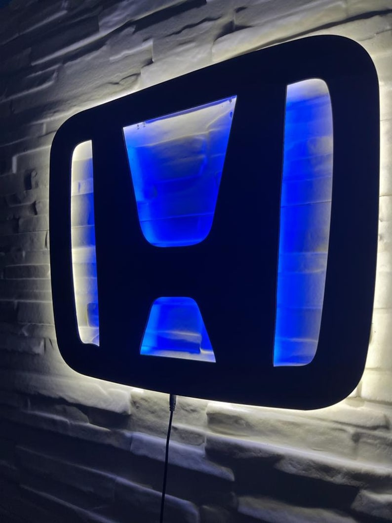 Panneau LED avec logo Honda : décoration automobile élégante